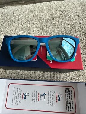 Chicago Cubs Goodr Sunglasses NWT